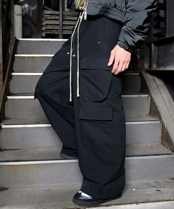 Wide cargo pants