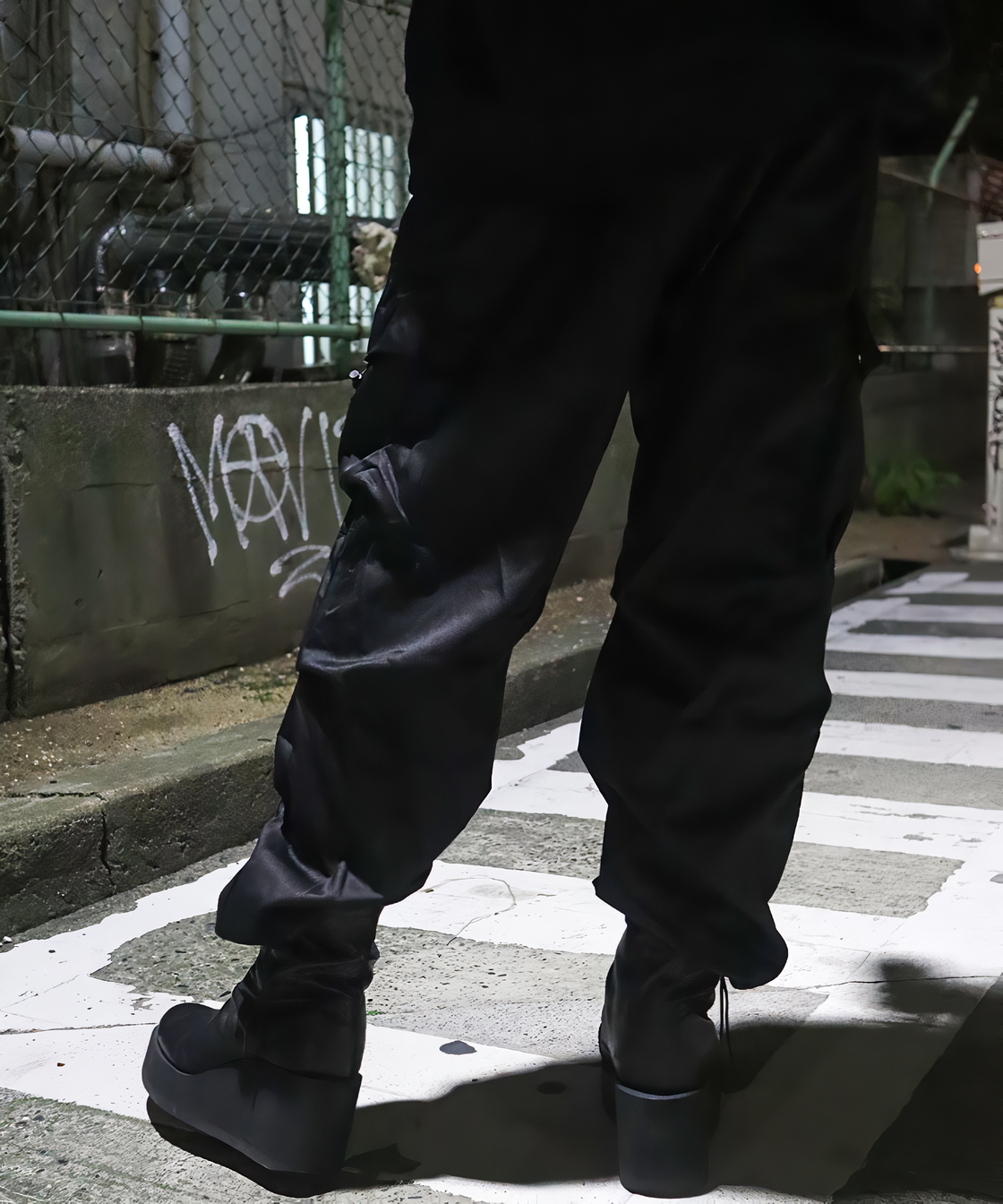 Big pocket parachute pants